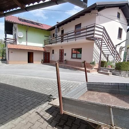 Apartamento Apartmaji Karbic Postojna Exterior foto