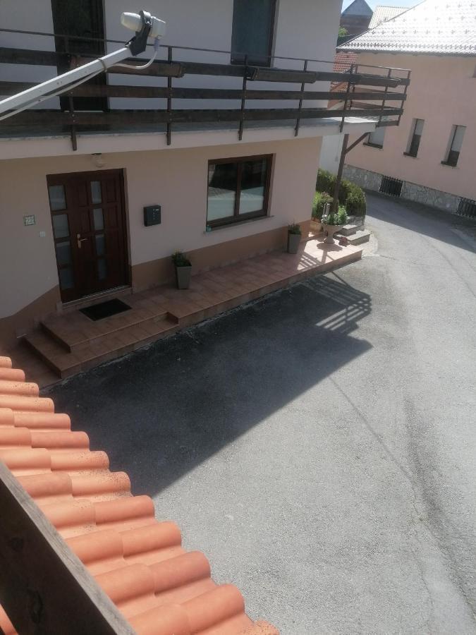Apartmaji Karbic Postojna Exterior foto
