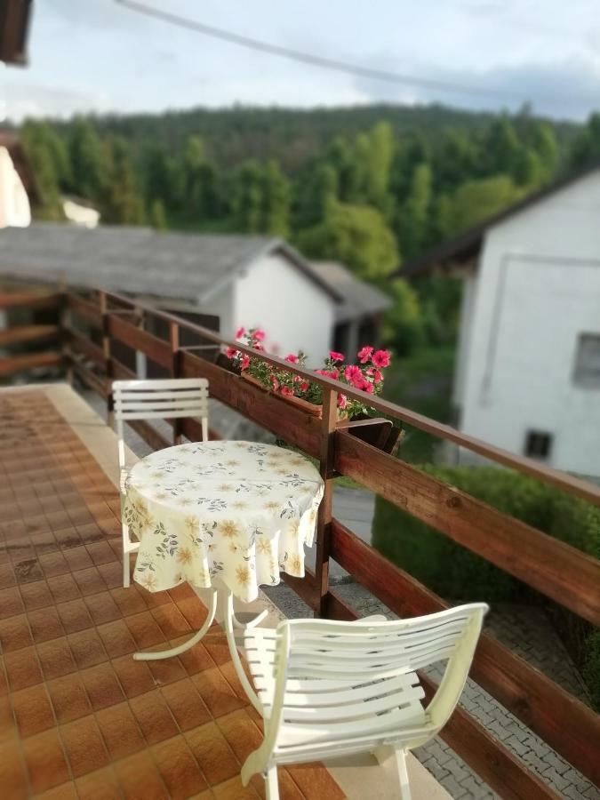 Apartmaji Karbic Postojna Exterior foto